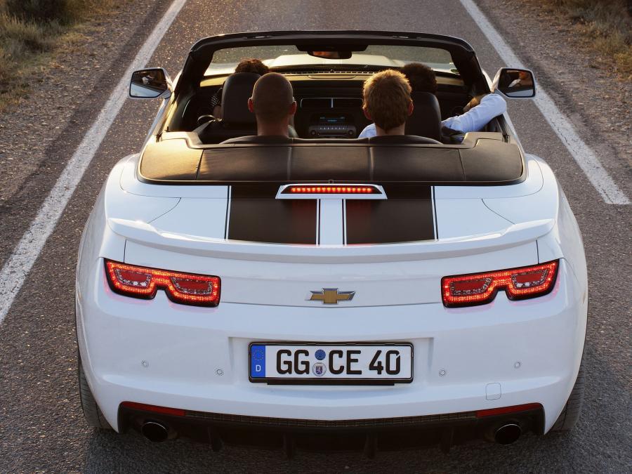  Chevrolet Camaro Convertible 2011 года  (UK) (фото 11 из 16)